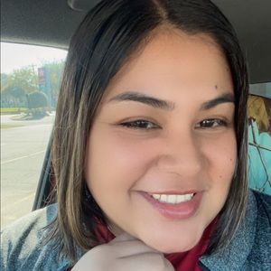 Meet your Posher, Yesenia